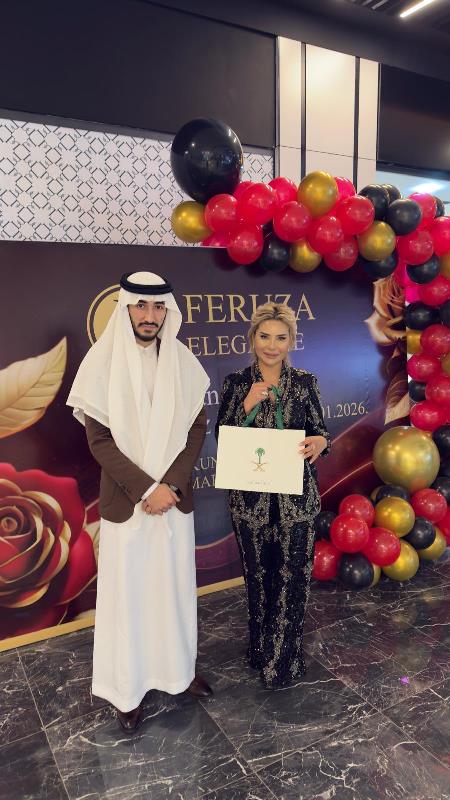 Feruza,  Ta�kent C�ty Avm�de Kap�lar�n� Açt�